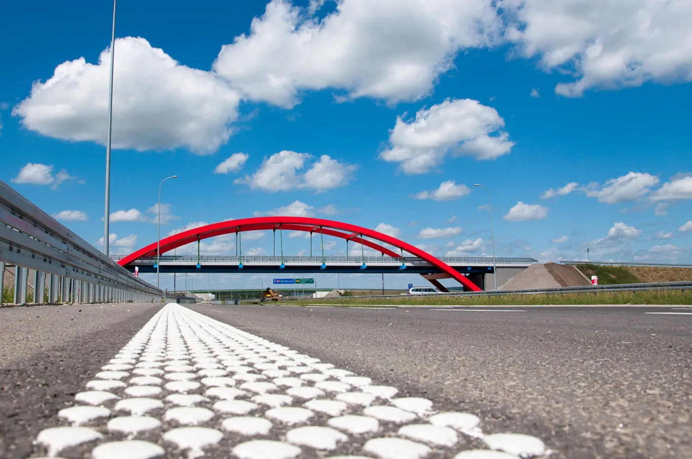 Nowa władza oszczędnie otwiera bramki na autostradach