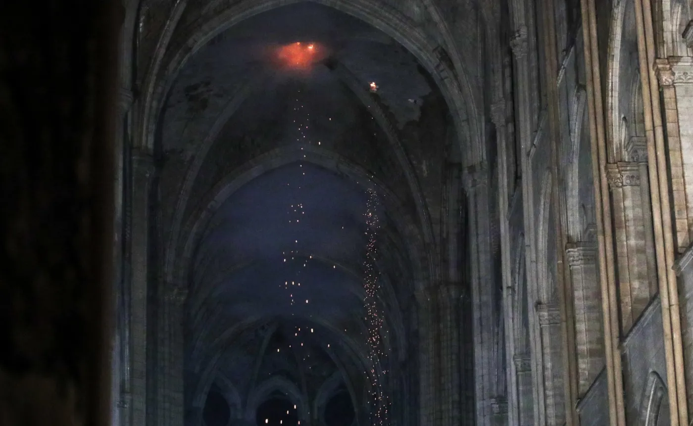 Francuskie media: Pożar Notre Dame to historyczna tragedia dla kraju i ludzkości