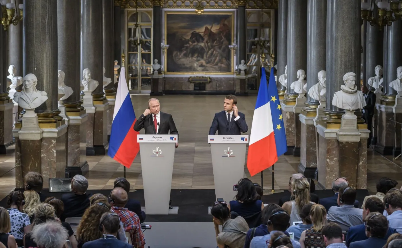 Macron do Putina: Jakiekolwiek użycie broni chemicznej w Syrii pociągnie za sobą natychmiastową odpowiedź Francji