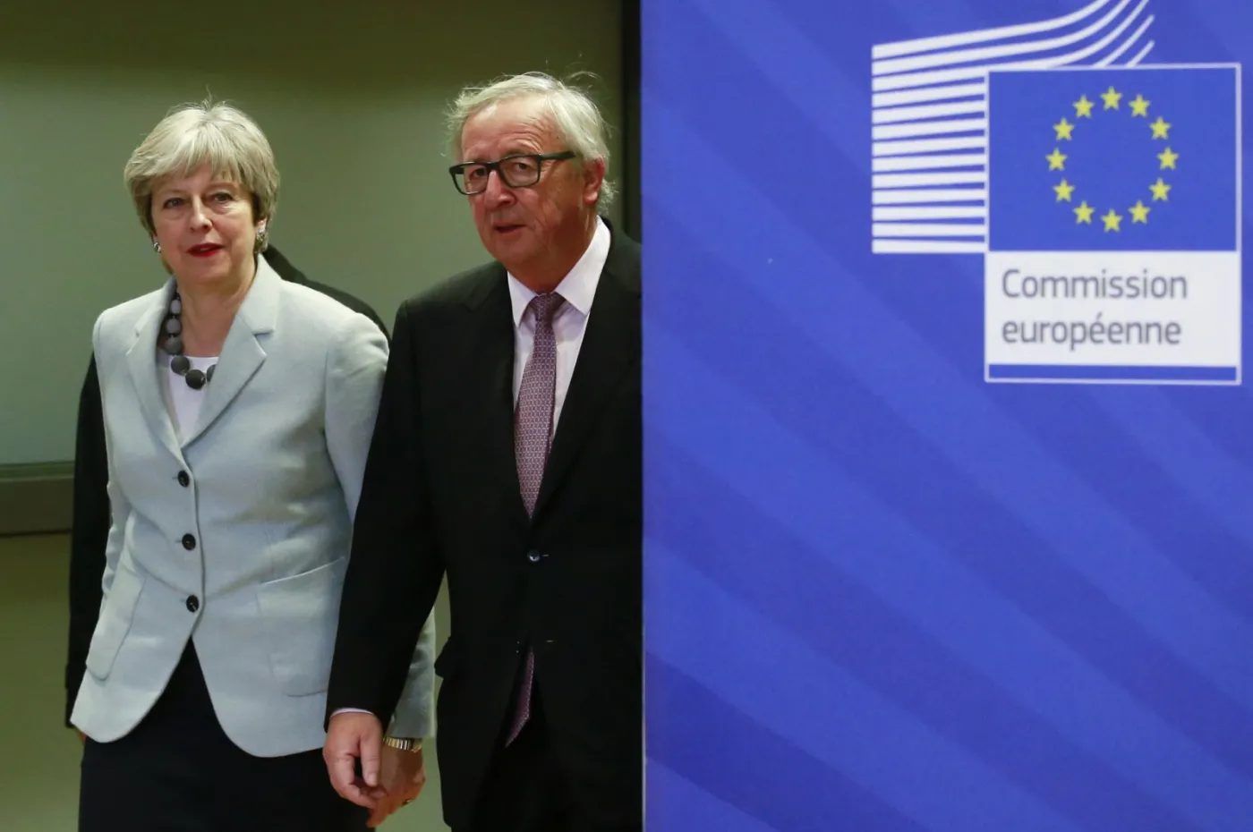 Przełom ws. brexitowych negocjacji. Juncker: prawa obywateli UE na Wyspach będą chronione