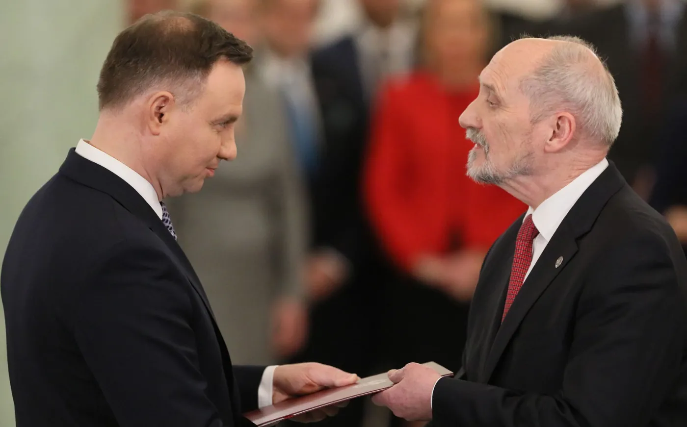 Dlaczego Macierewicz został w rządzie Morawieckiego?