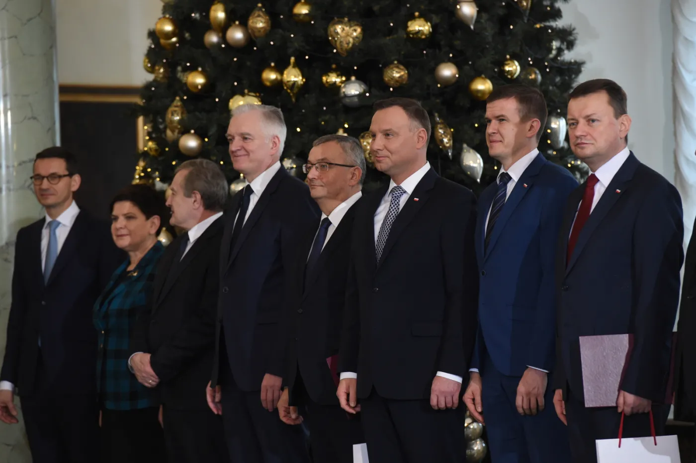 Groźny Macierewicz, przyznanie się do błędu oraz zderzaki. Co politycy sądzą o rekonstrukcji?