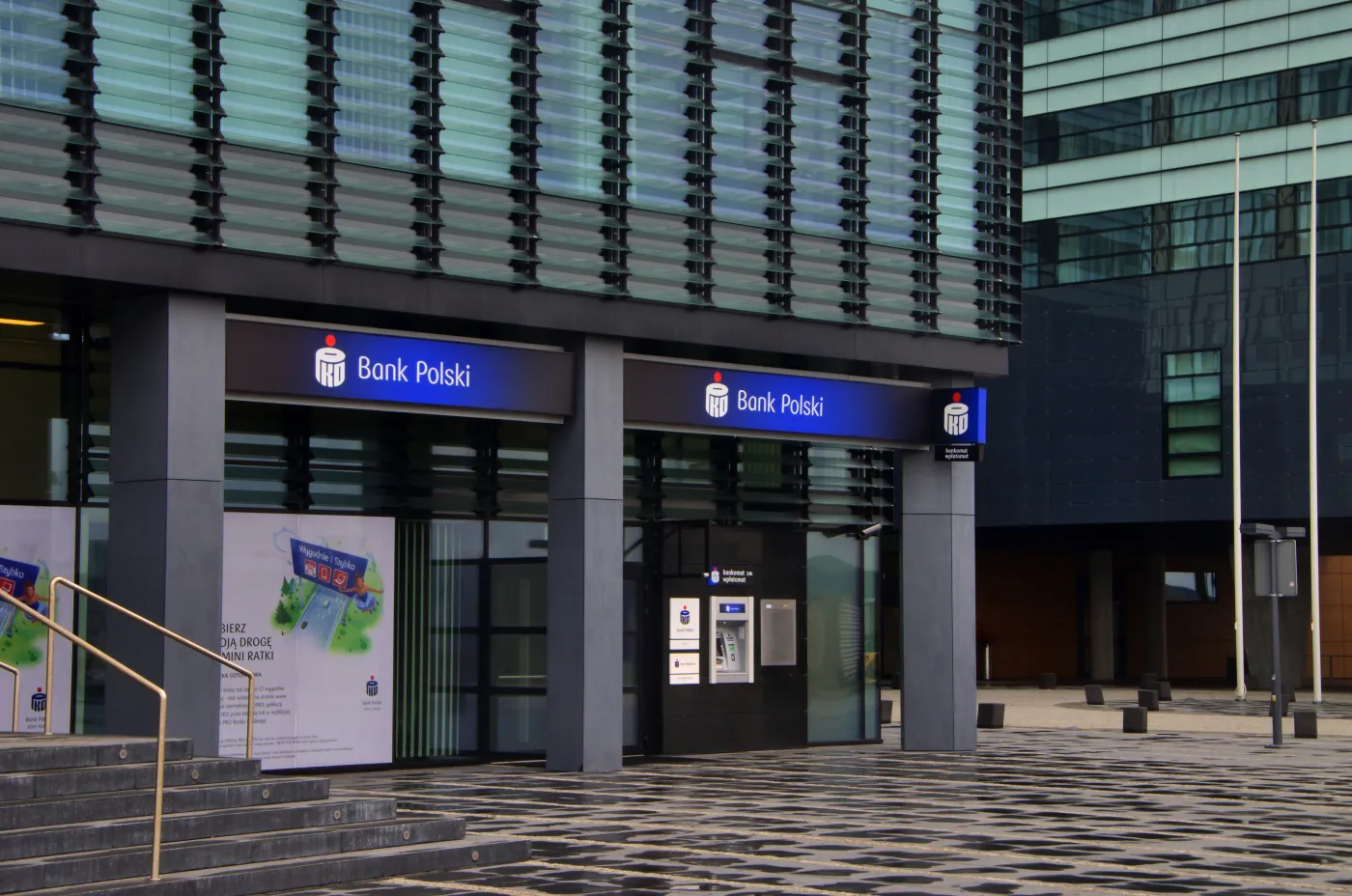 PKO BP nie pomógł sobie skupem akcji
