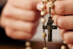 Raport ws. pedofilii w Kościele: Informacji o zaniedbaniach przełożonych księży na razie nie będzie