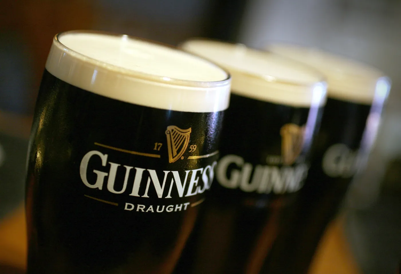 Irlandia: Puby i restauracje mogą przyjmować gości wewnątrz tylko z certyfikatami
