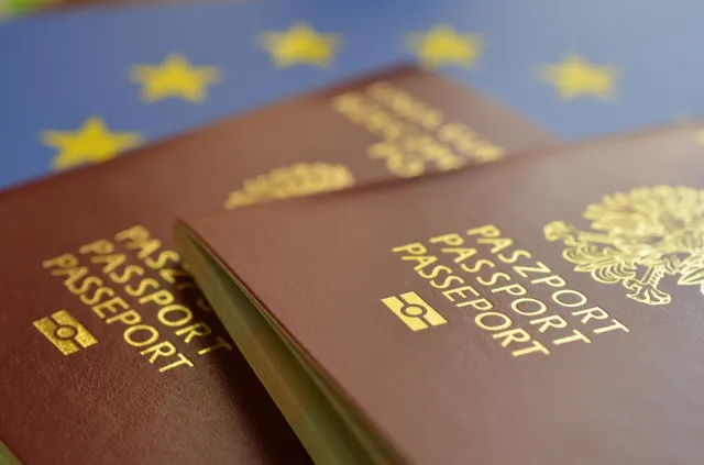 Planujesz wakacje? Sprawdź, jak wyrobić paszport w 2017