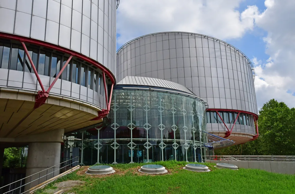 Polski sędzia trybunału w Strasburgu znów poszukiwany