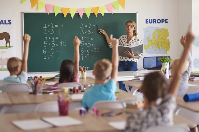 Kiedy Polski Ład obniży wynagrodzenie za godziny ponadwymiarowe w szkołach