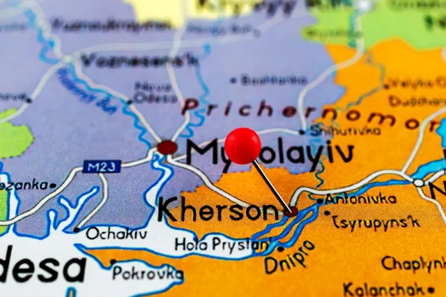 Mieszkańcy Chersonia dostali SMS-y o ewakuacji. Władze Ukrainy: Rosjanie próbują zastraszać propagandą
