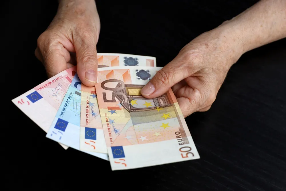 Złoty zyskał do dolara, osłabił się do franka. Ile kosztowało euro