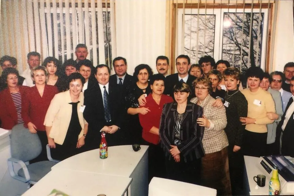 Zdjęcie z Naczelnikiem Urzędu Skarbowego oraz pracownikami referatu spraw karnych skarbowych i obsługi prawnej