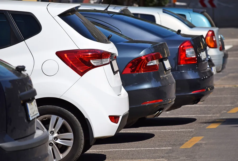 Wspólnota nie może pozbawić właściciela lokalu prawa do parkingu