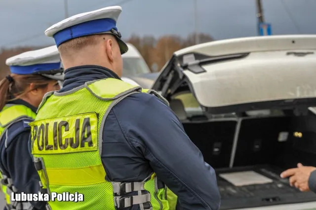 Policyjny związkowiec: ta praca to nie wczasy pod gruszą i popijanie kawki z ministrem