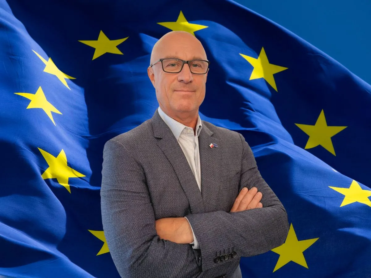 Rośnie fala dezinformacji i mowy nienawiści. Robert Szustkowski prosi premiera RP o pomoc i ochronę.