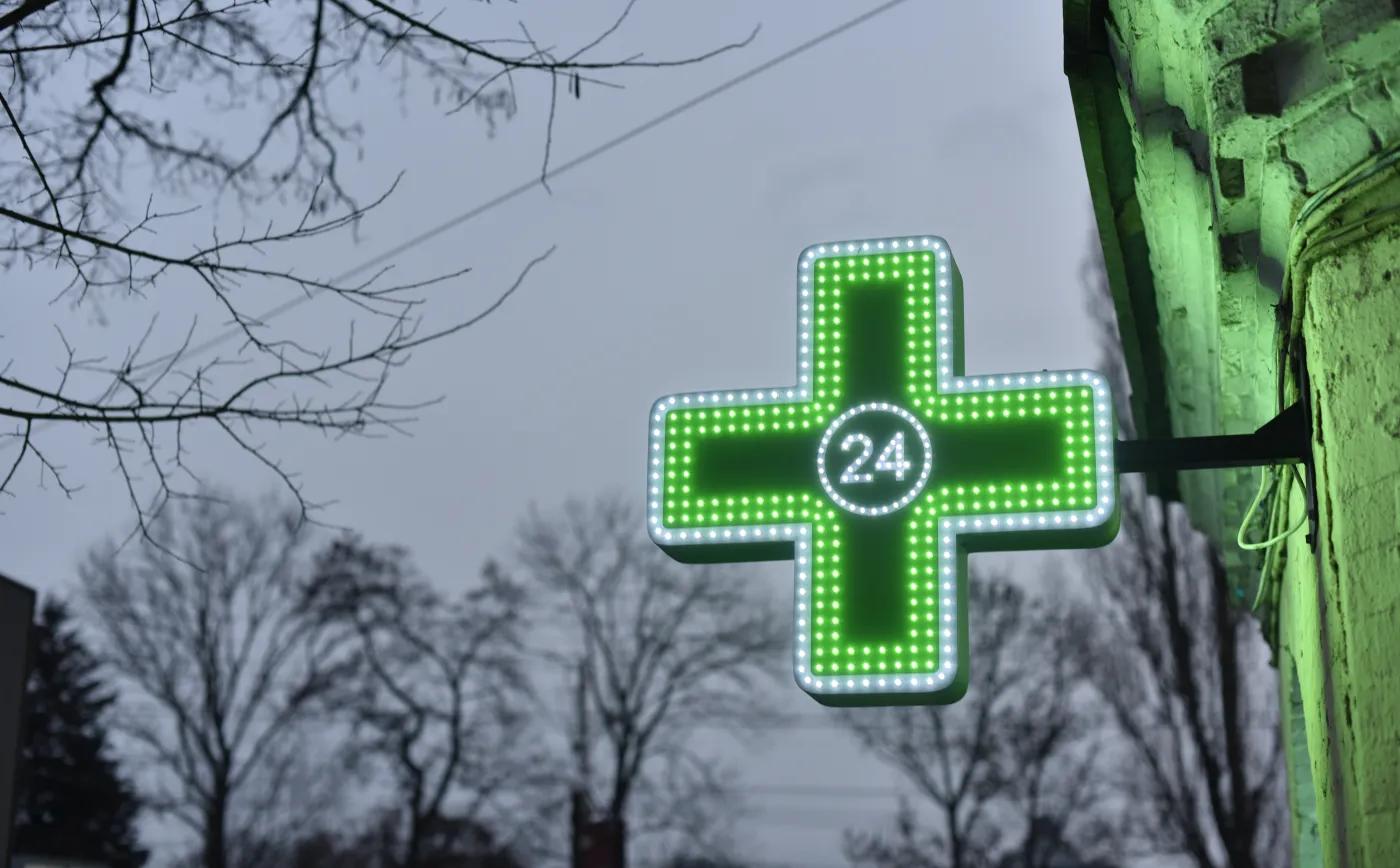 Nadchodzi koniec zakazu reklamowania aptek. Zmiany dzielą branżę
