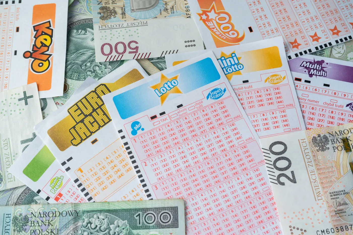 Zdrapka nasza powszednia. Polacy wydają miliardy na mikrohazard