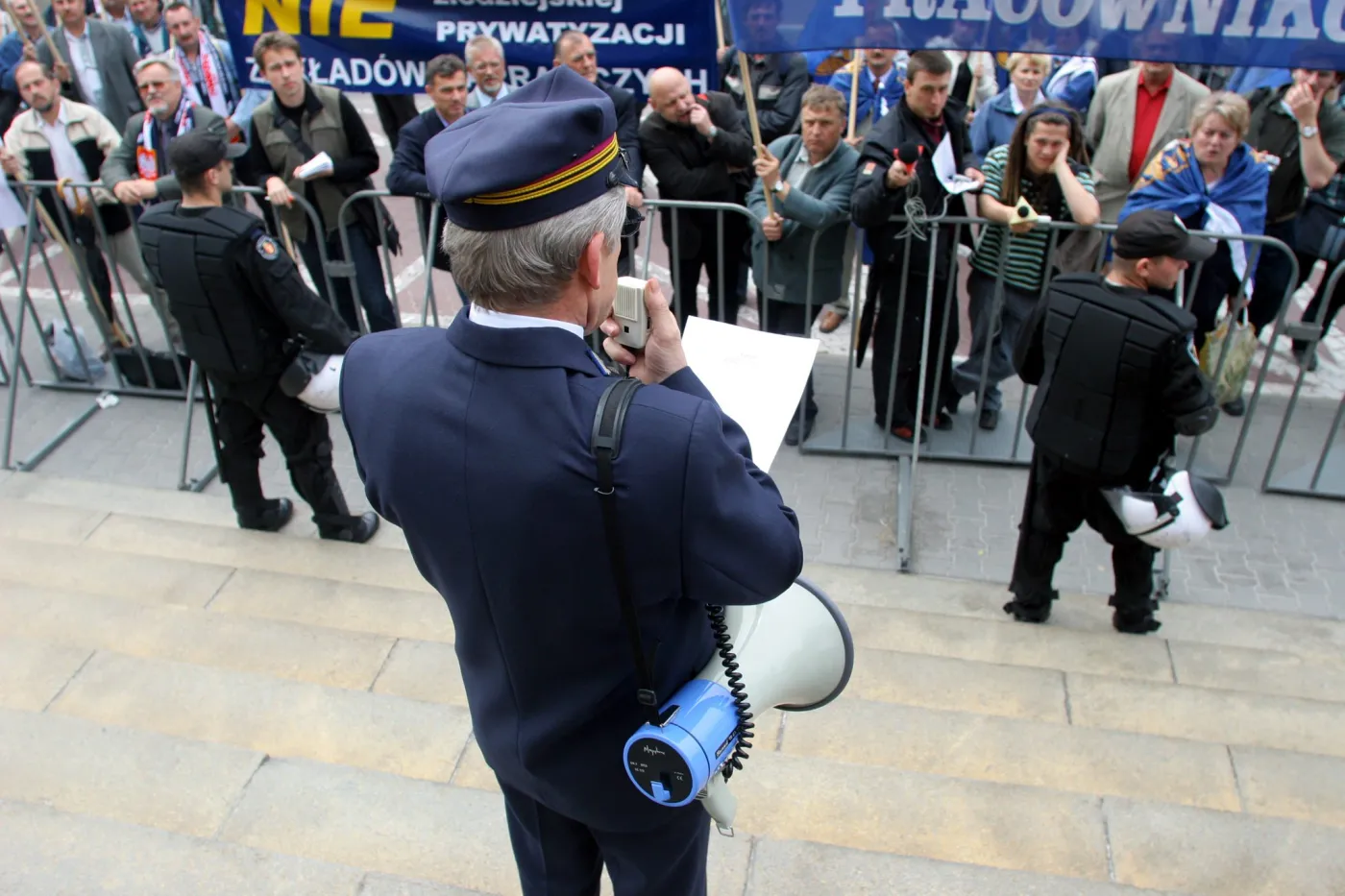 Pikieta kolejowej "Solidarności" przed kancelarią premiera