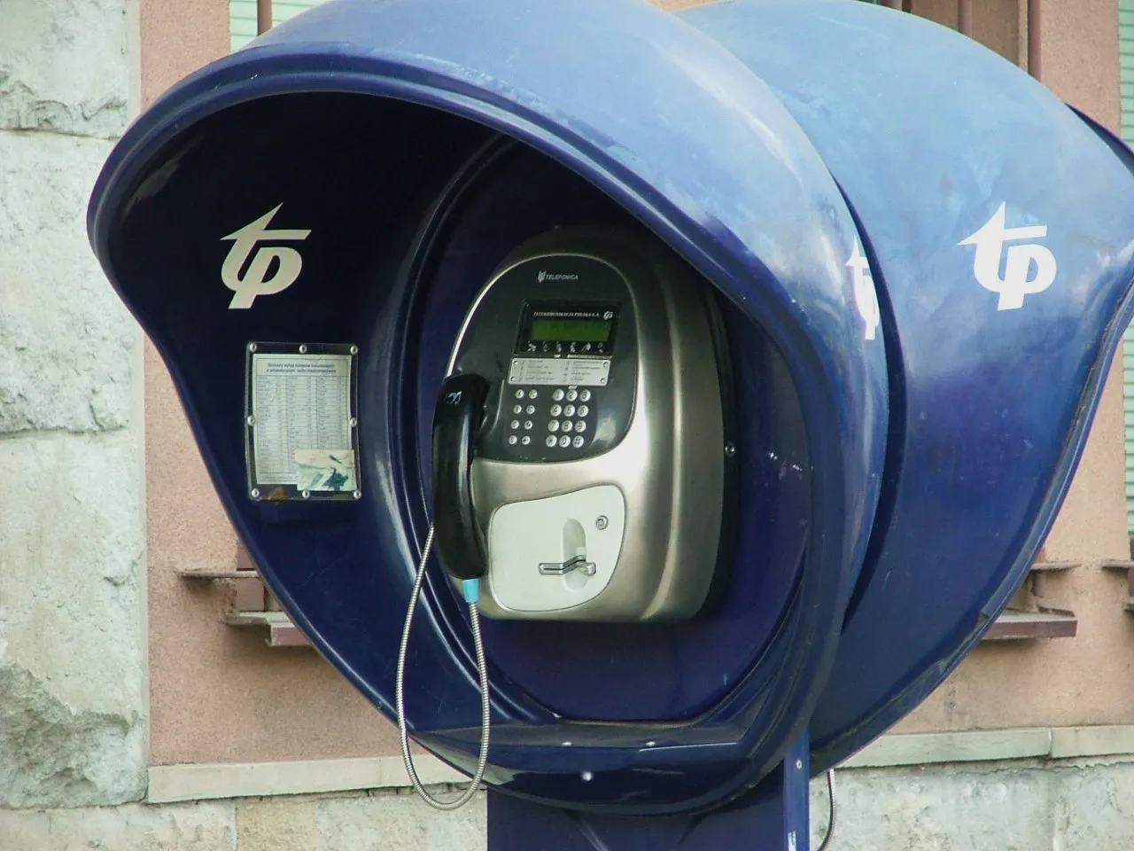 Sąd uchylił decyzję UKE, który odmówił przyznania TP ok. 140 mln zł dopłaty