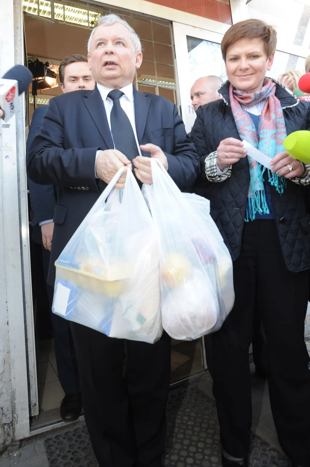 Jarosław Kaczyński na zakupach. fot. focus/newspix.pl