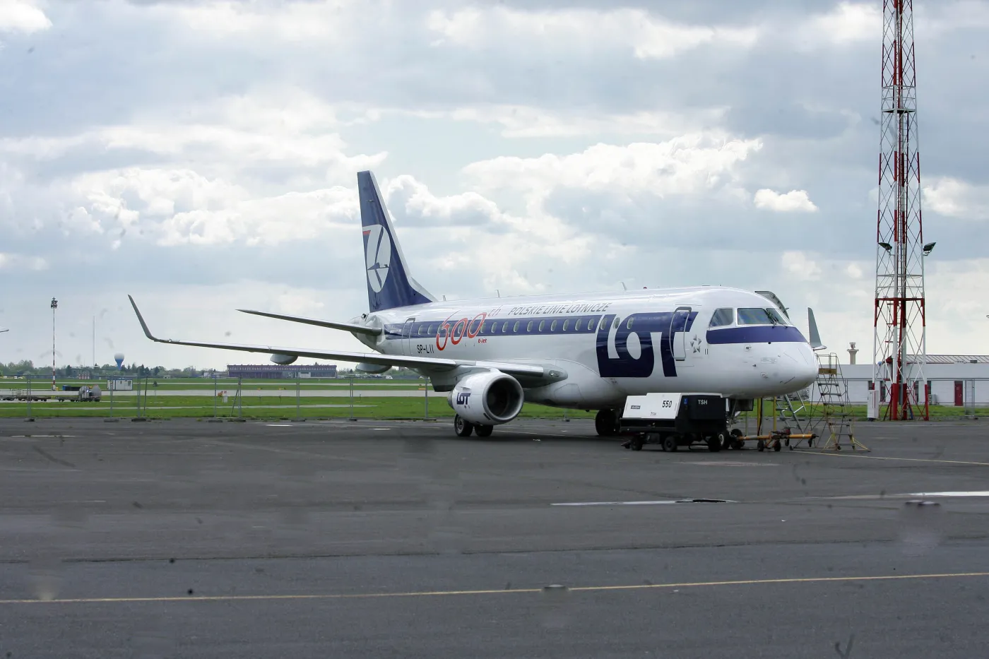 Embraer 175