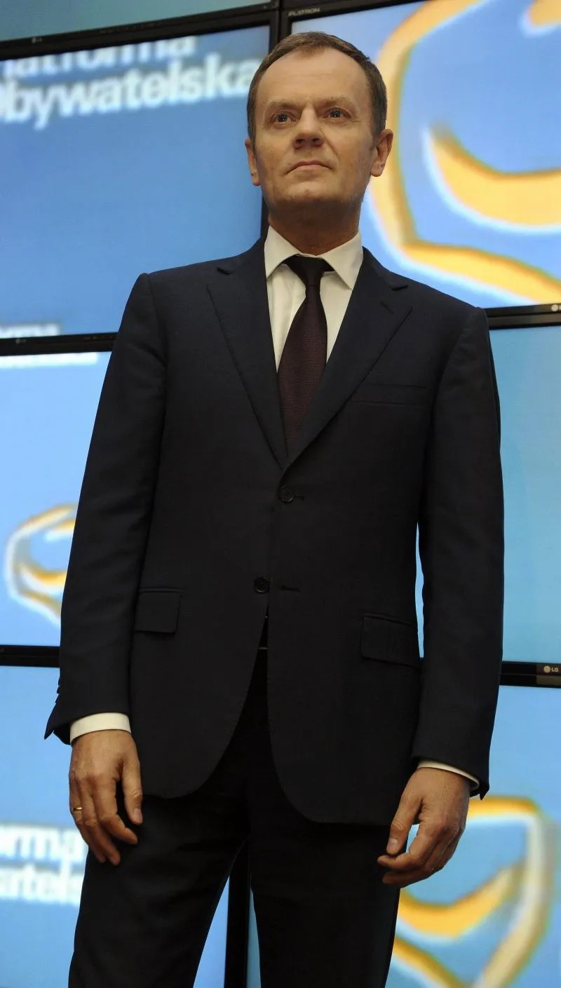 PiS spada w dół w przedwyborczych sondażach, to "efekt Kamińskiego"?