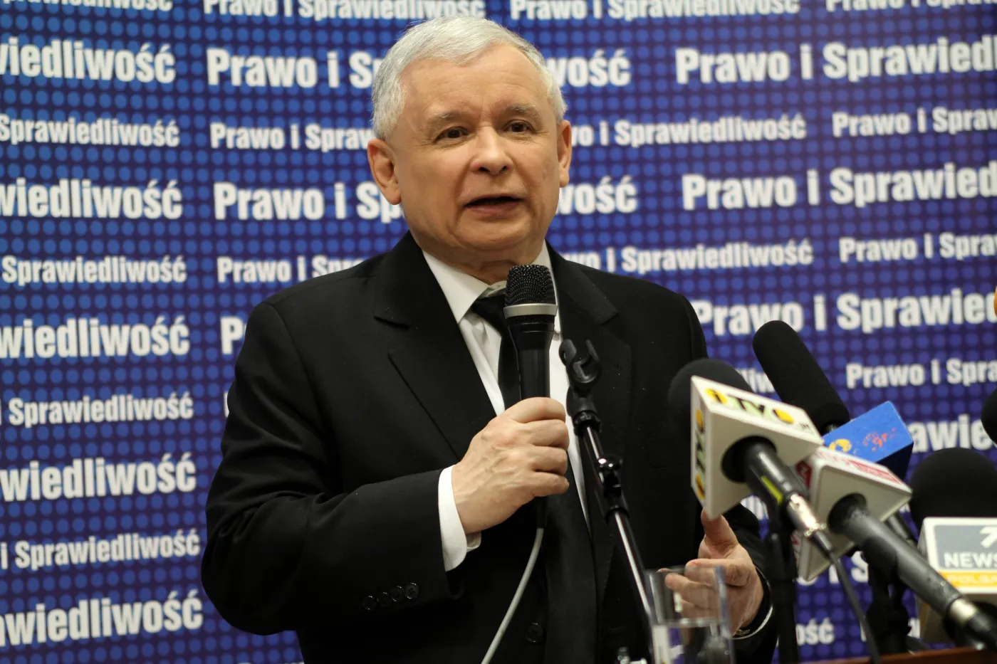 Jarosław Kaczyński składa życzenia świąteczne i zaprasza na "procesyjny marsz pod Pałac"