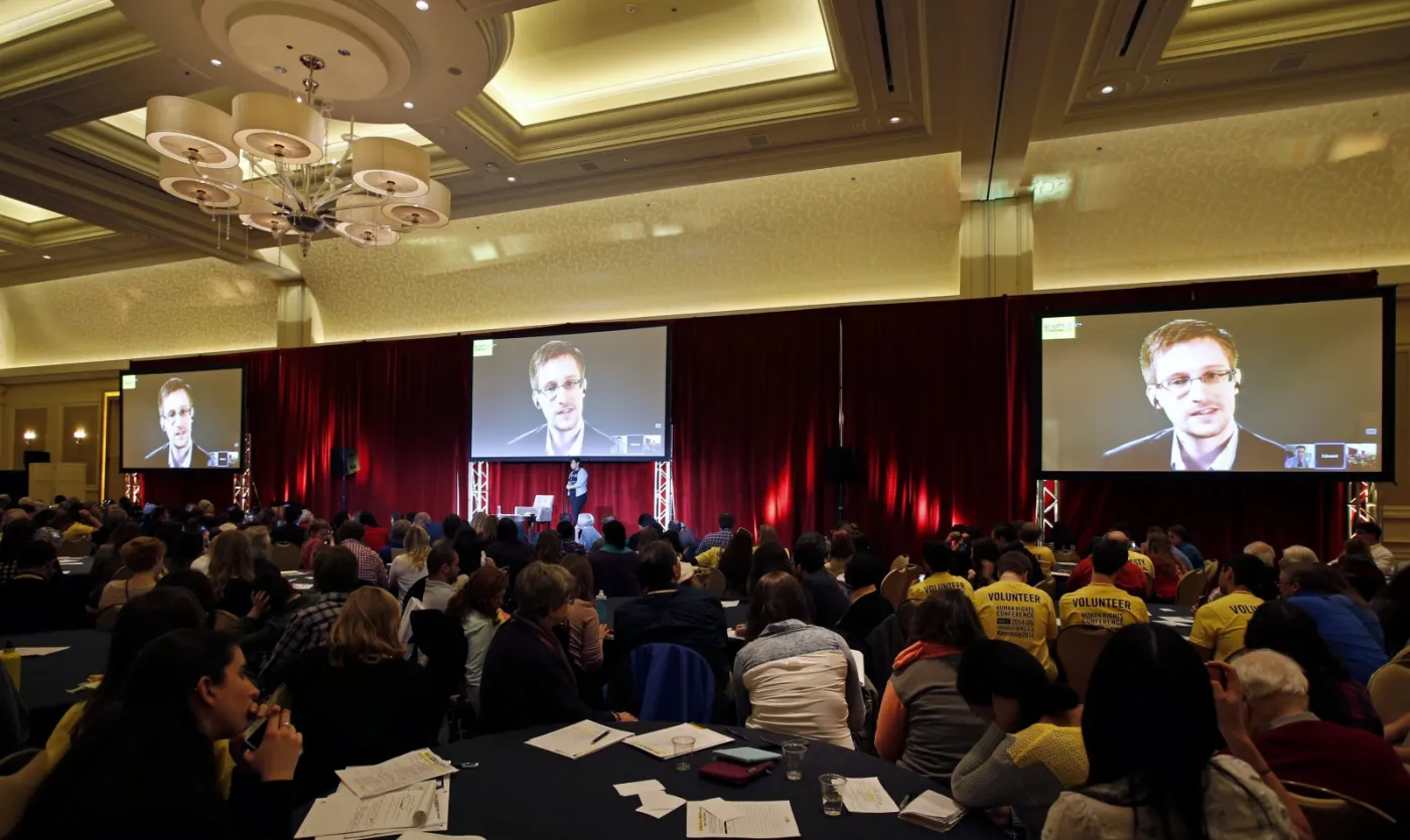 Edward Snowden w PE. Fot. EPA/KAMIL KRZACZYNSKI 