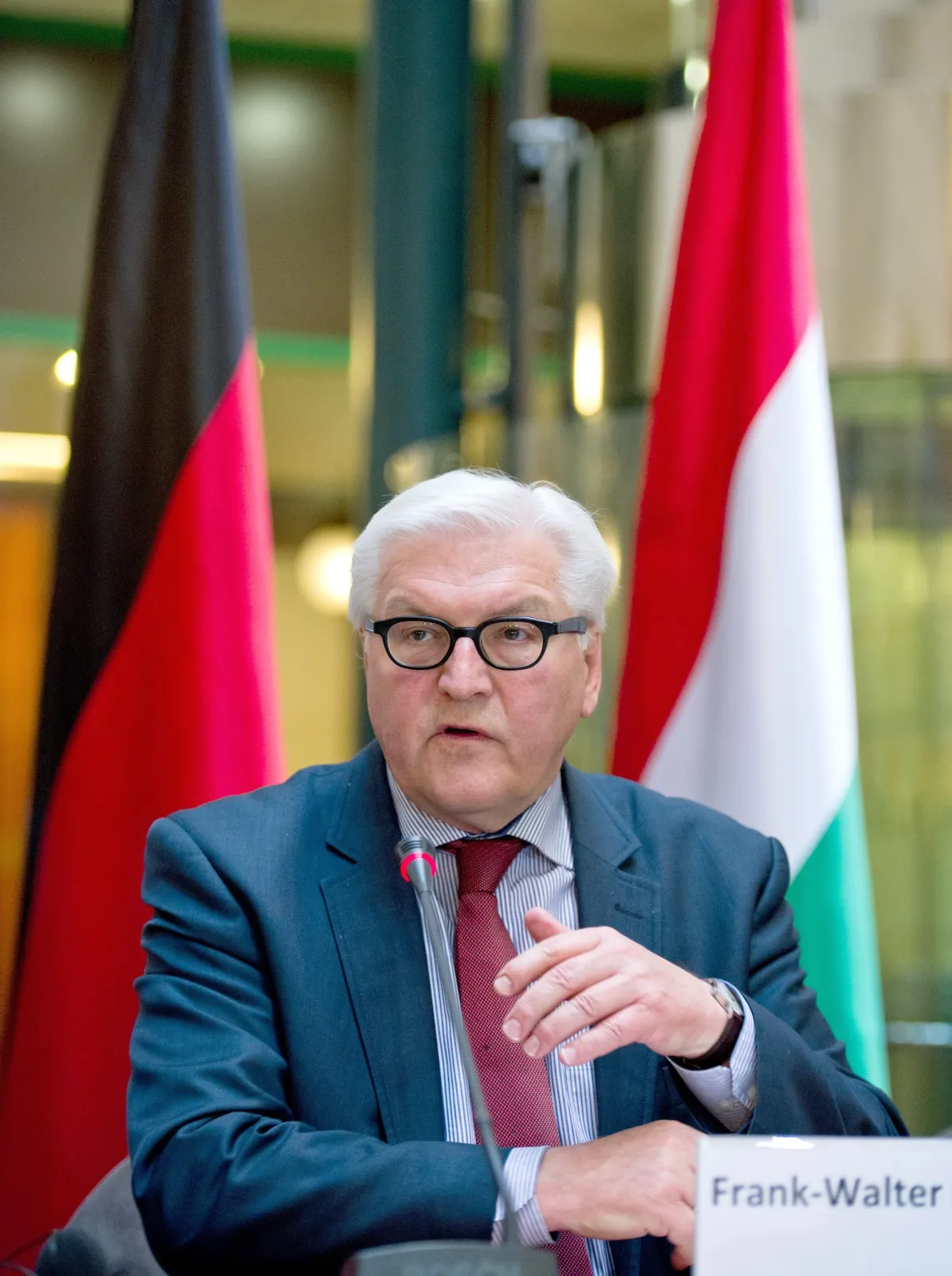 "Nie znam nikogo w UE, kto rzeczywiście chciałby wysłać własne wojsko na Ukrainę"
