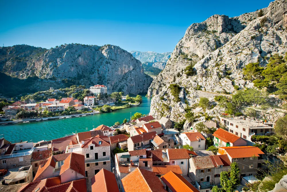 1391735-omis.jpg