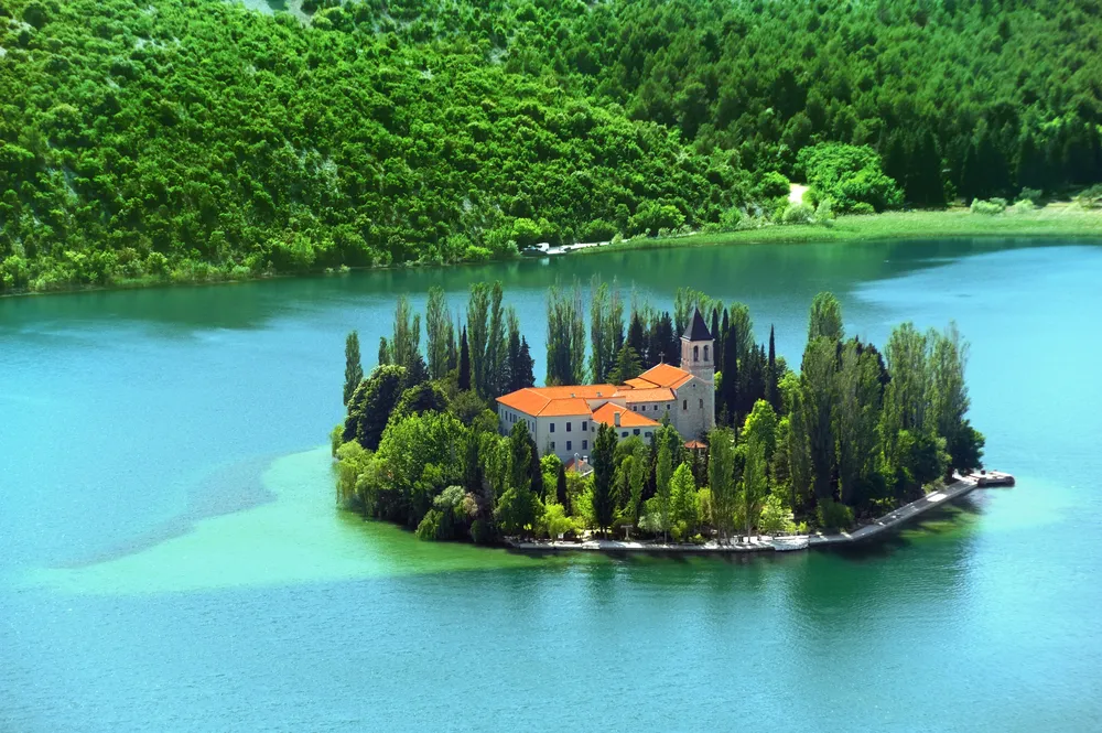 1391847-visovac.jpg