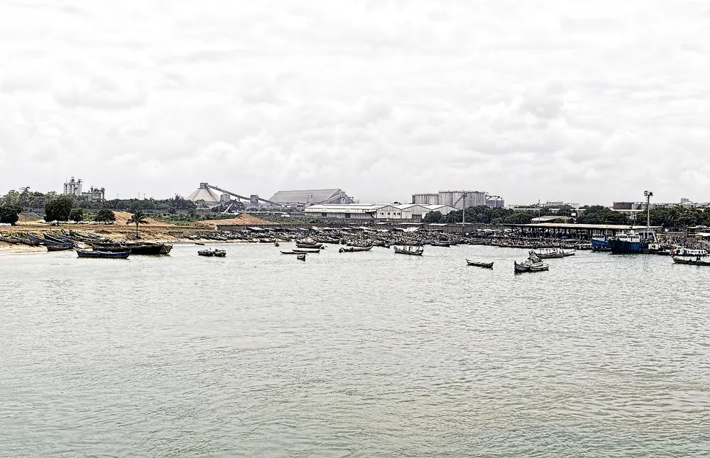 1438605-lome.jpg