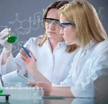 Dwóch doktorów jak jeden profesor. Zwolnienie starszej kadry odblokuje etaty dla młodych naukowców?