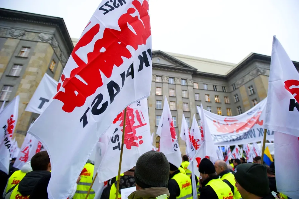 Palący problem braku rozmowy. Związkowcy krzyczą, rząd jest głuchy