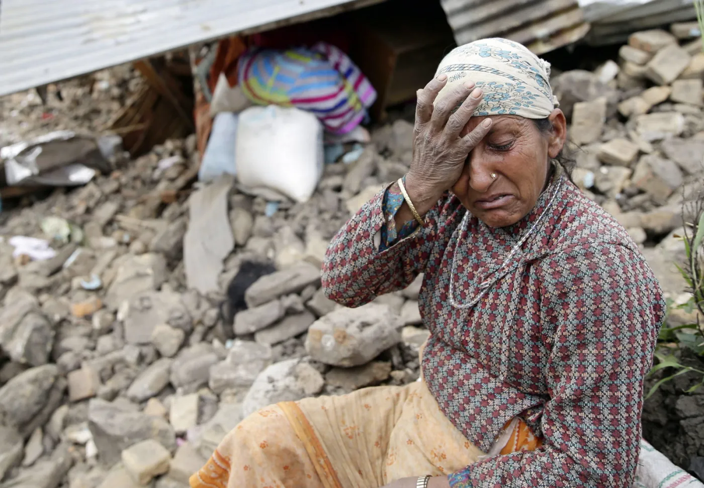 Nepal: Coraz mniejsze szanse na odnalezienie żywych. Liczba ofiar wzrosła do 5,5 tys.