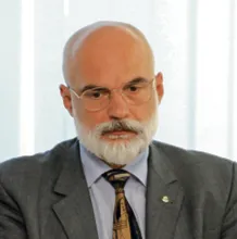 2327048-prof.jpg