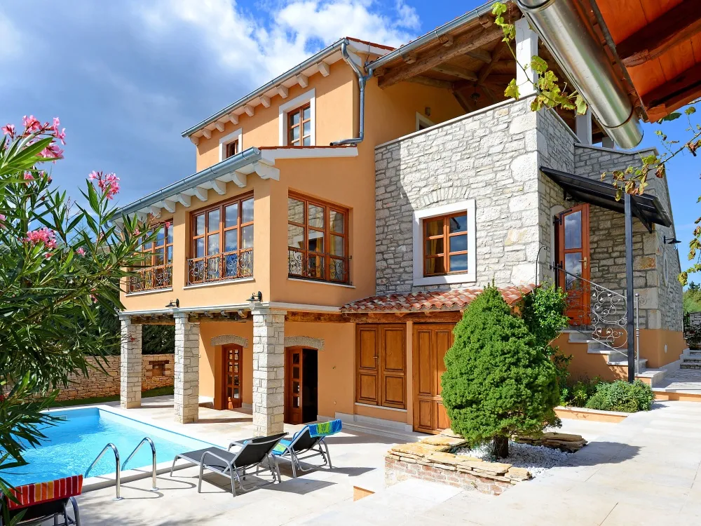 2329546-istria.jpg