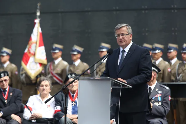 Prezydent Komorowski dziękuje powstańcom za "walkę o przyszłość Polski i świata"
