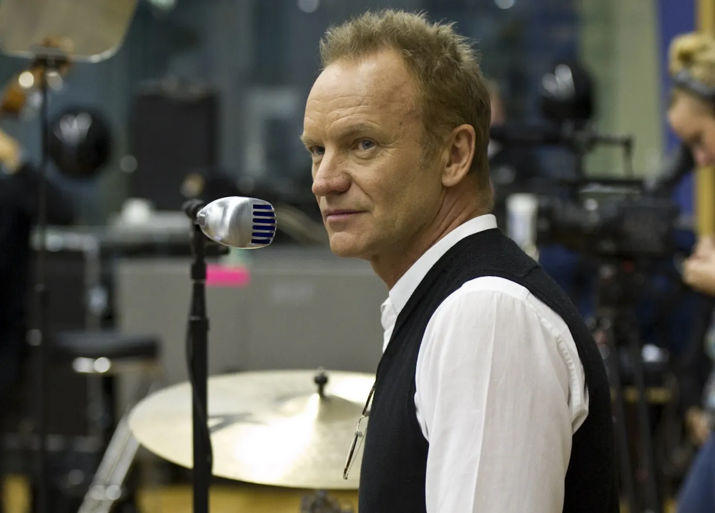 Sting każe płacić za pracę w swej posiadłości. Jaka jest dniówka?