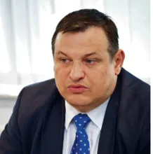 2545063-prof.jpg
