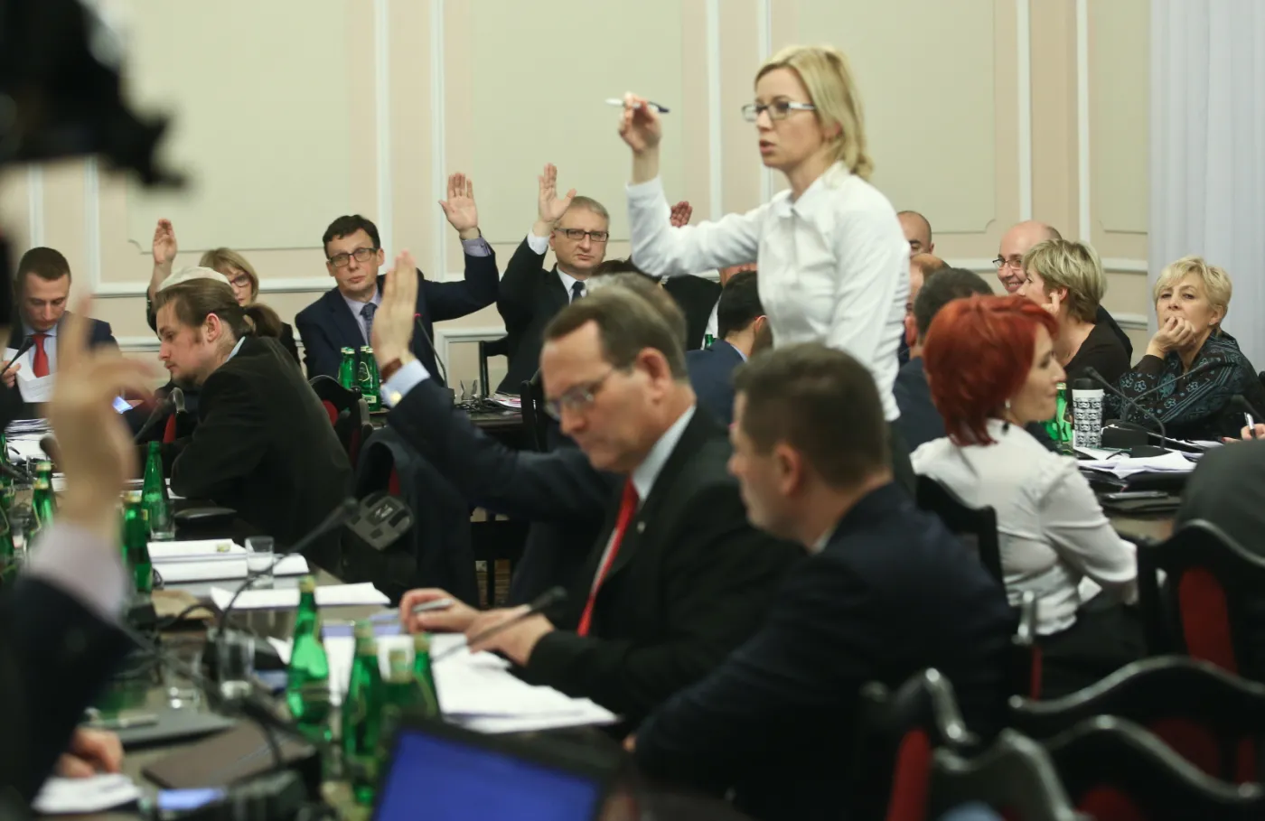 22 bm. trwa posiedzenie sejmowej Komisji Ustawodawczej. W trakcie posiedzenia członkowie komisji rozpatrują poselski projekt ustawy o zmianie ustawy o Trybunale Konstytucyjnym. 