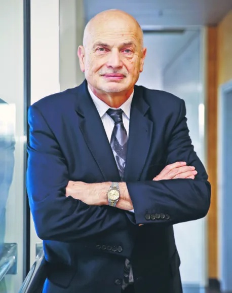 2415680-prof.jpg