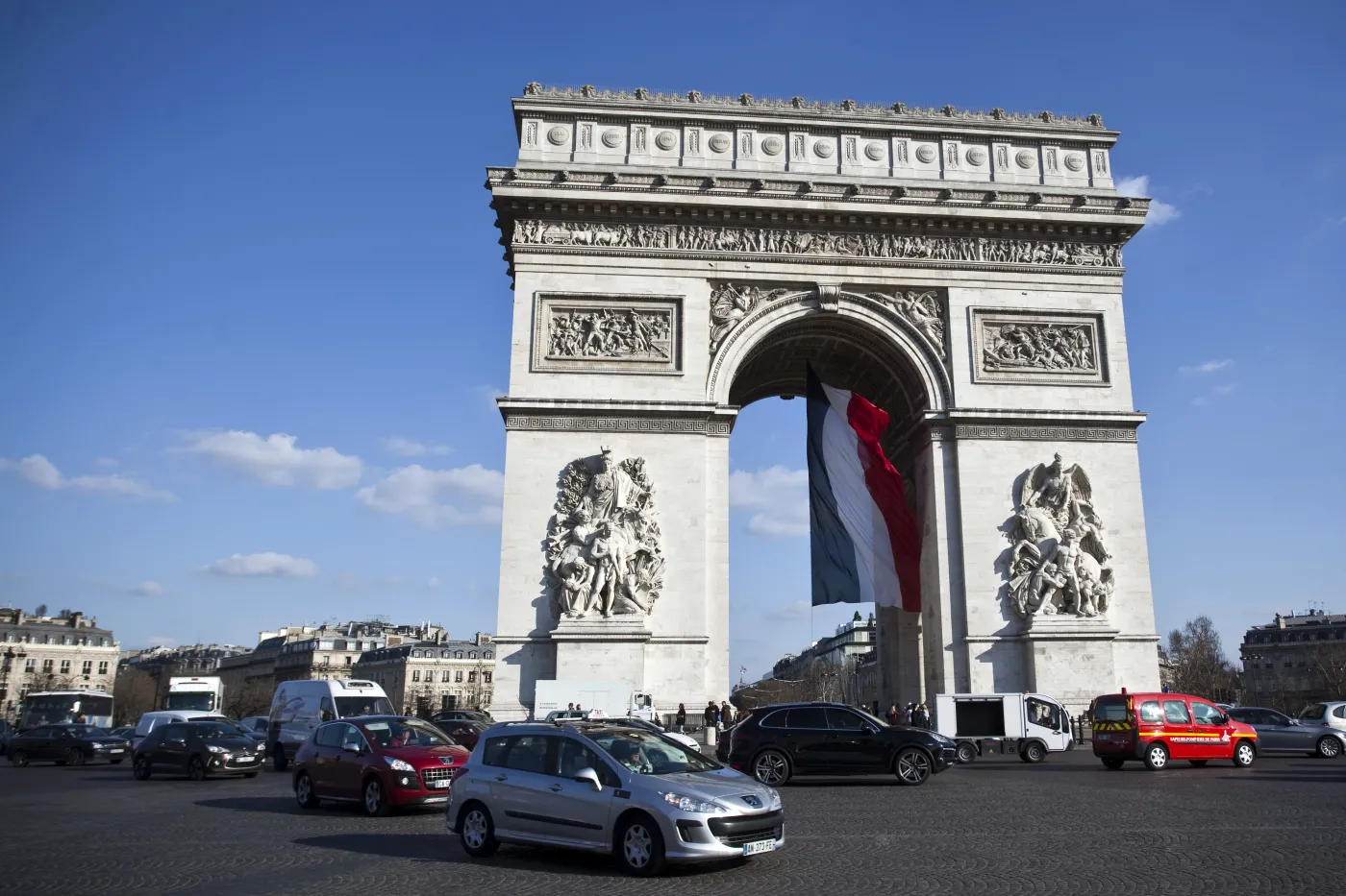 Francja: Stan wyjątkowy do rozprawiania się z nielegalnymi imigrantami?