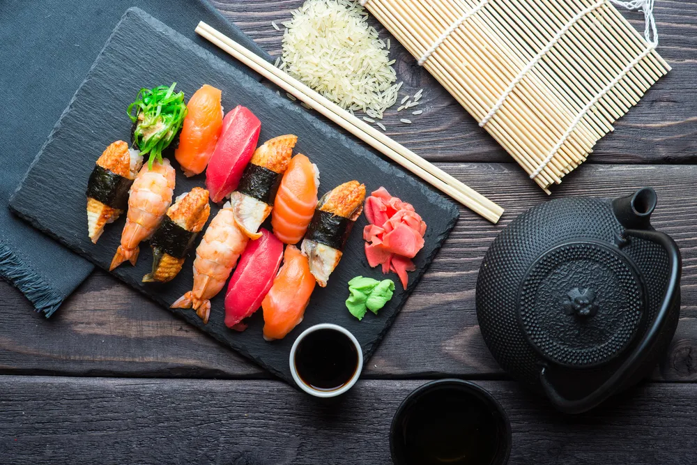 2463403-sushi.jpg