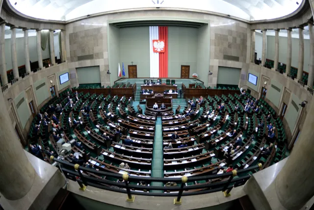 Awantura w Sejmie ws. wyboru nowego sędzięgo TK. Poseł PO wykluczony z obrad