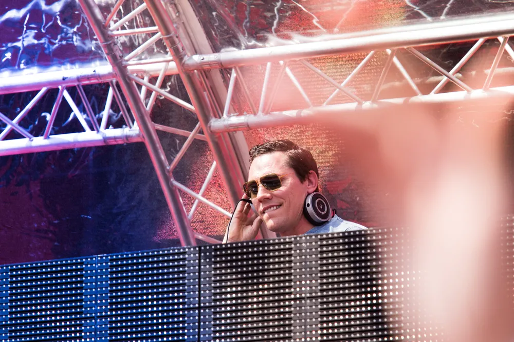 3050178-tiesto.jpg