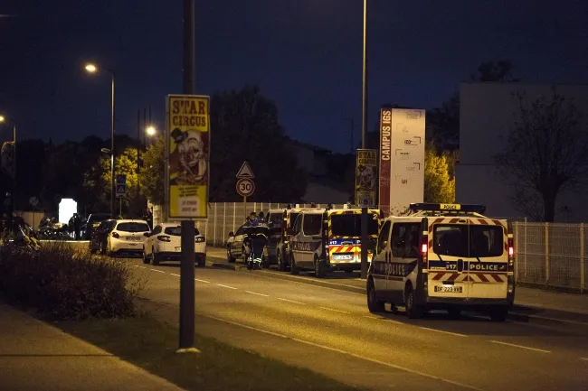 Francja. Pojazd wjechał w grupę ludzi. Kierowca zeznał, że zrobił to celowo