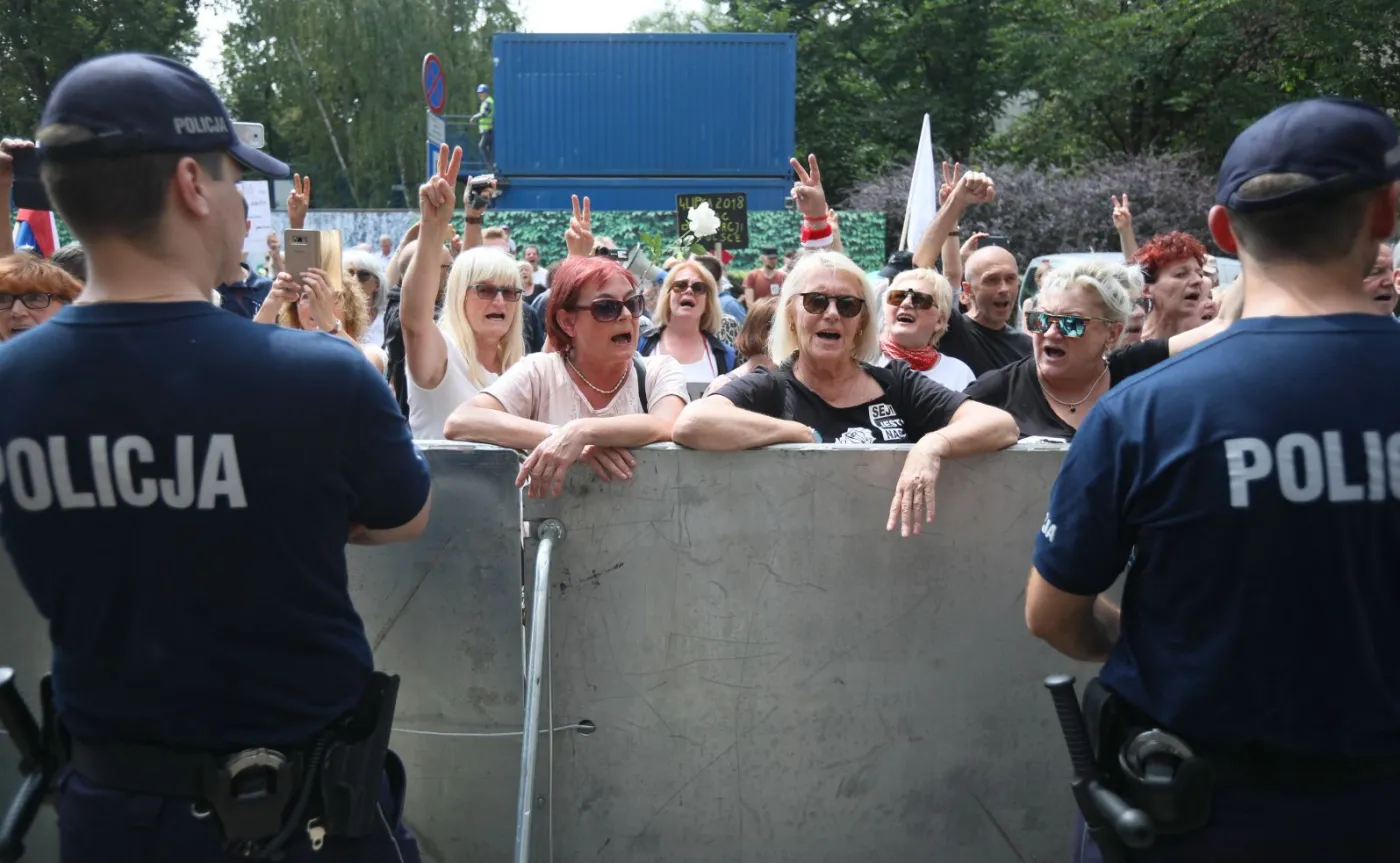Policjant zabezpieczający manifestację przed Sejmem złożył zawiadomienie o groźbach