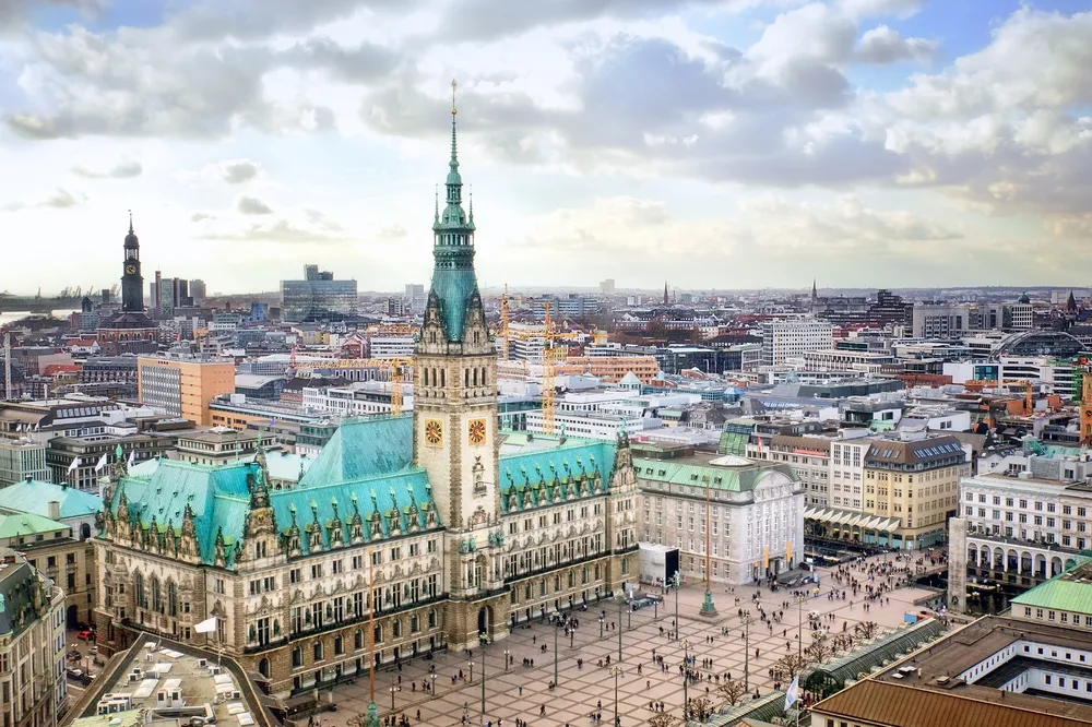 3256805-hamburg.jpg