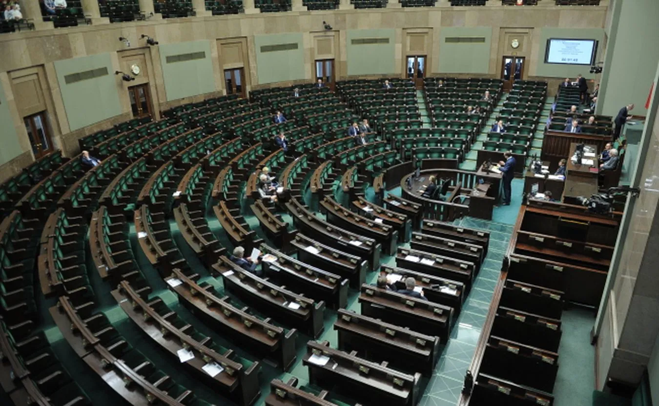 Skuteczne odzyskanie pieniędzy błędnie przelanych na konto będzie możliwe. Posłowie za prezydencką nowelą ustawy o usługach płatniczych