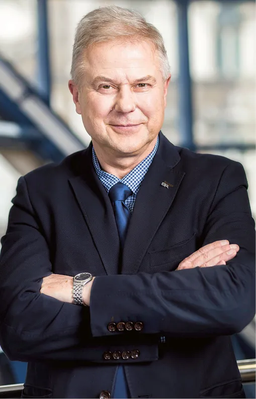 3306222-prof.jpg